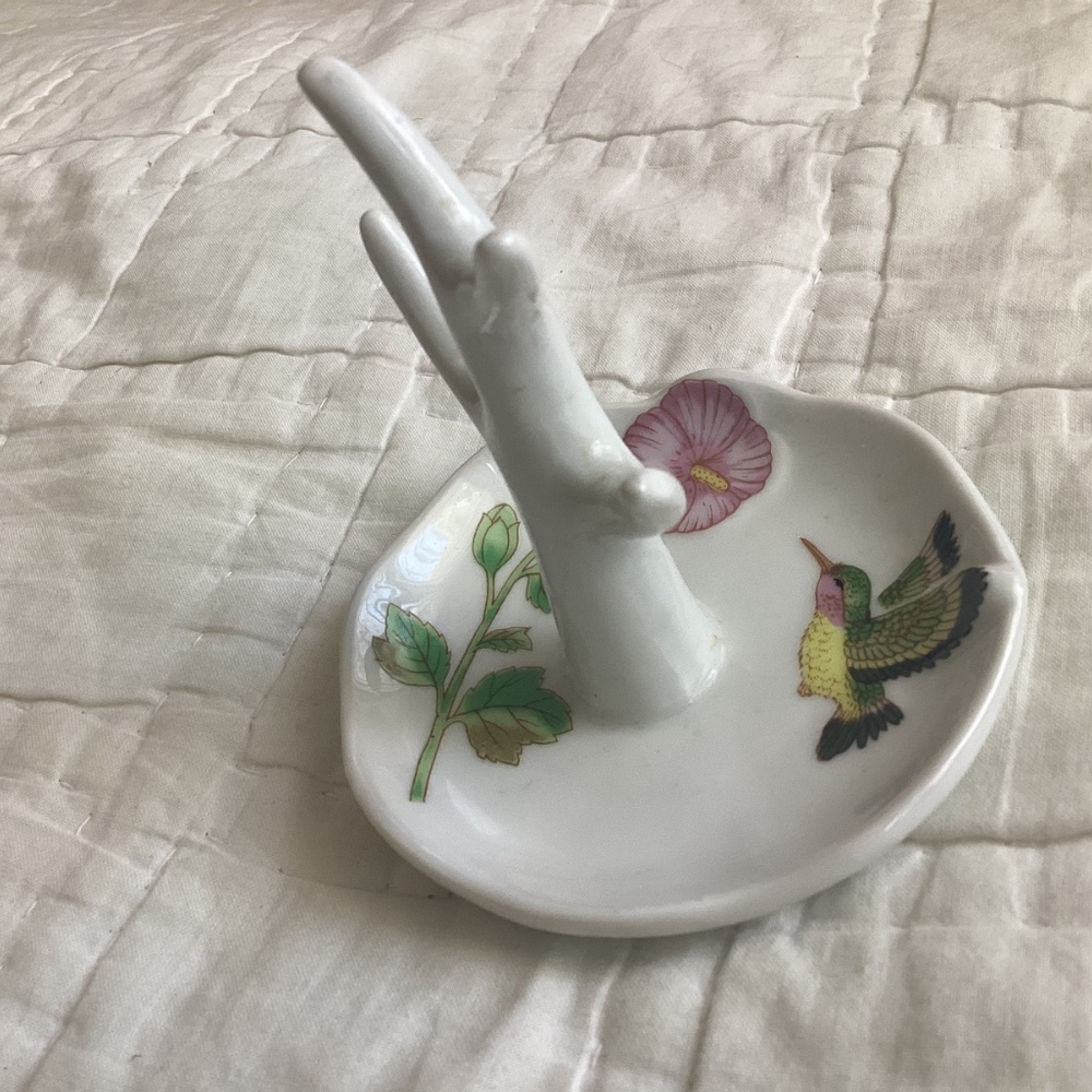 VINTAGE HIBISCUS & HUMMINGBIRD MULTI RING HOLDER - Picture 2 of 7